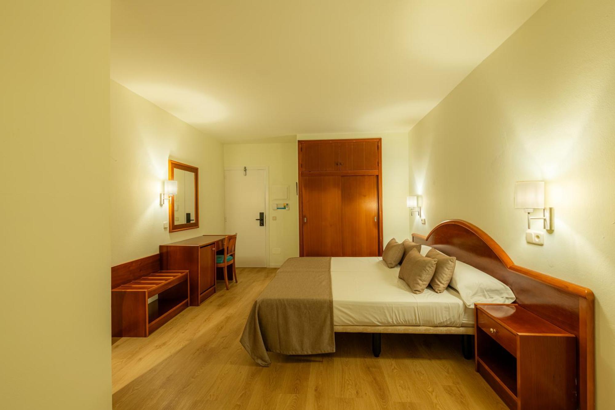 Iroco Hostal Cala D´Or Kültér fotó